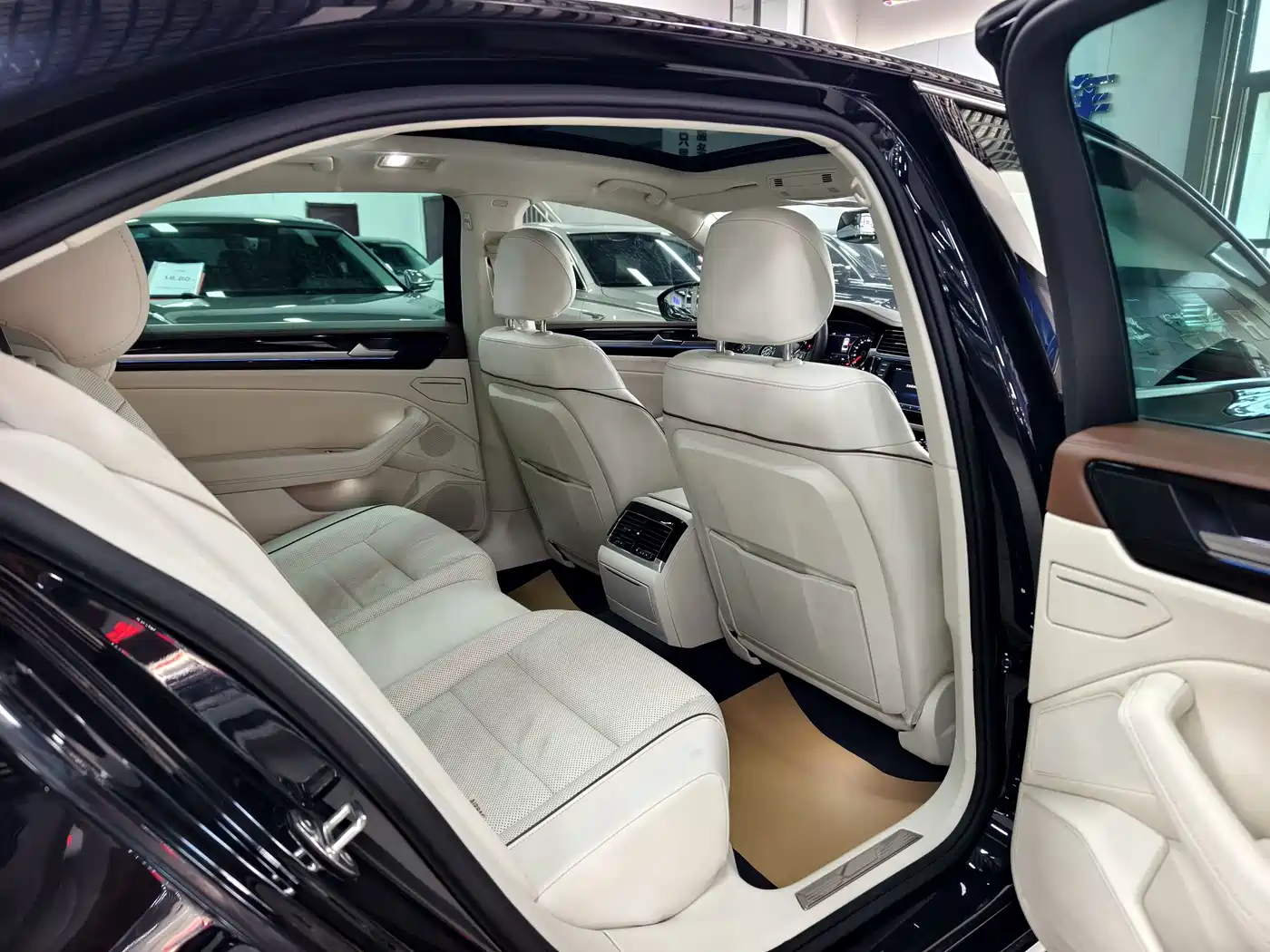 Volkswagen Phideon 2016 380TSI 2WD Ultimate Edition фото 10