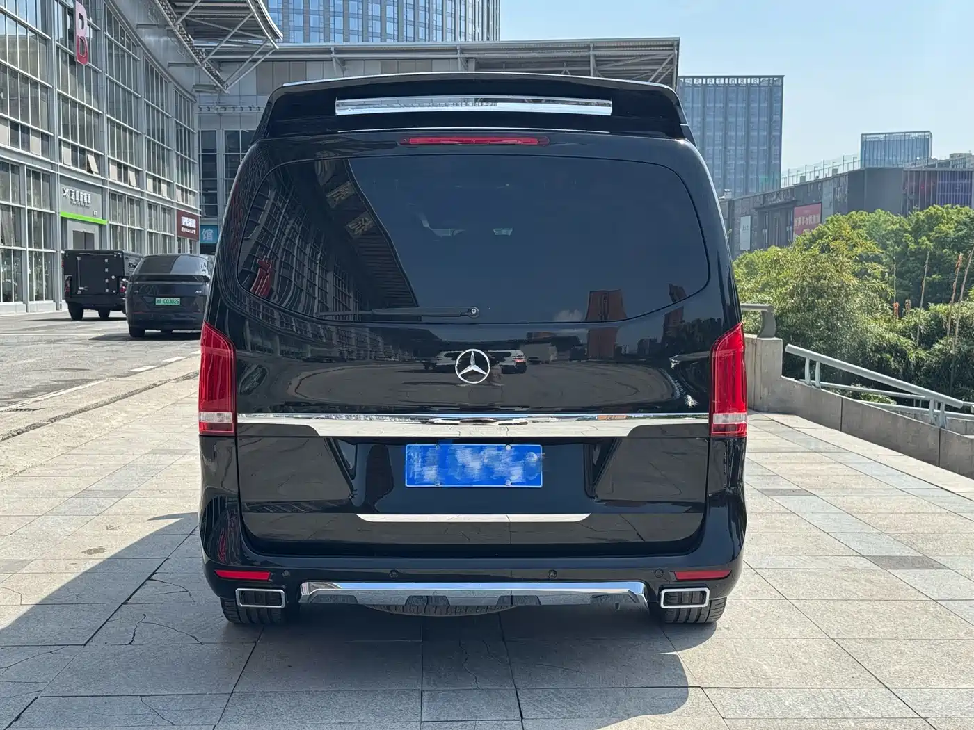 Mercedes-Benz V-Class 2017 Model V 260 L Premium Extended Edition фото 7