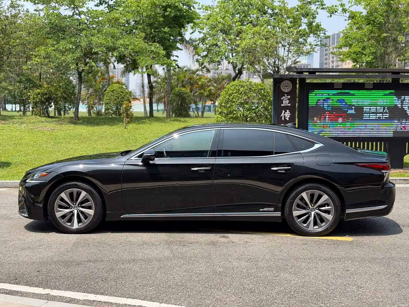 Lexus LS 2020 500h Excellence (China V) фото 10