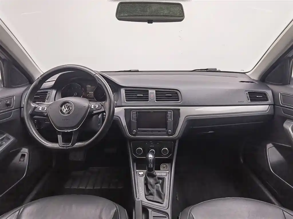 Volkswagen Lavida 2017 1.6L Automatic Comfort Edition фото 5