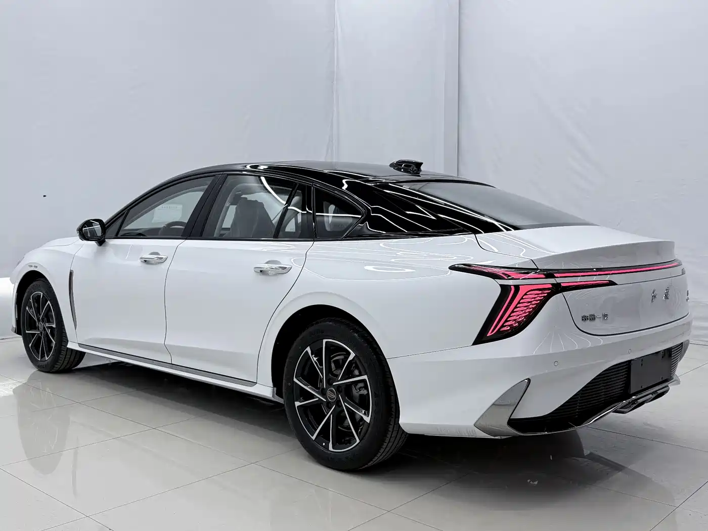 Hongqi H6 2025 Model 2.0T Beauty Edition фото 17