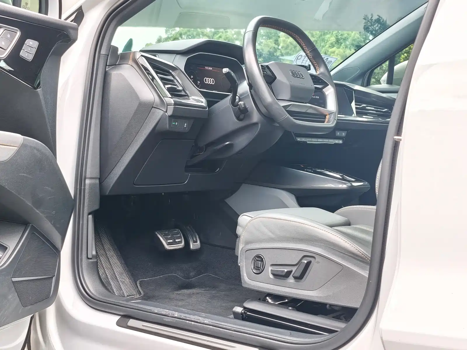 Photo 13 - Audi Q4 e-tron