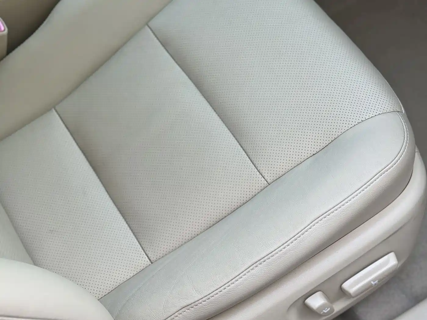 Toyota Camry 2015 Dual Engine 2.5HG Luxury Navigation Edition фото 9