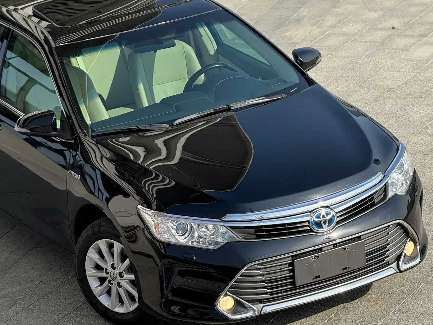 Toyota Camry 2015 Dual Engine 2.5HG Luxury Navigation Edition фото 15