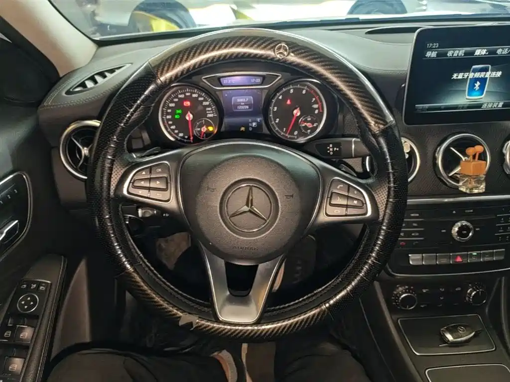 Mercedes-Benz GLA 2017 GLA 200 Fashion фото 11