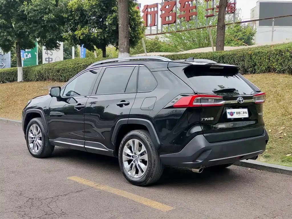 Toyota Wildlander 2023 2.0L CVT FWD LE фото 4