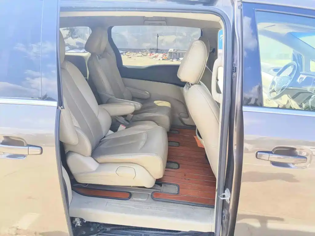 Photo 11 - Buick GL8