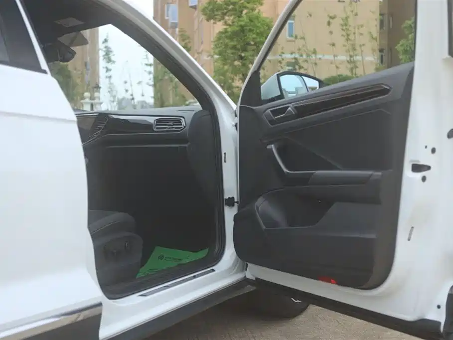 Volkswagen T-ROC 2021 280TSI DSG 4WD Luxury Connected фото 17