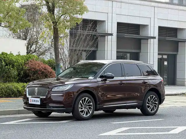 Lincoln Adventurer 2022