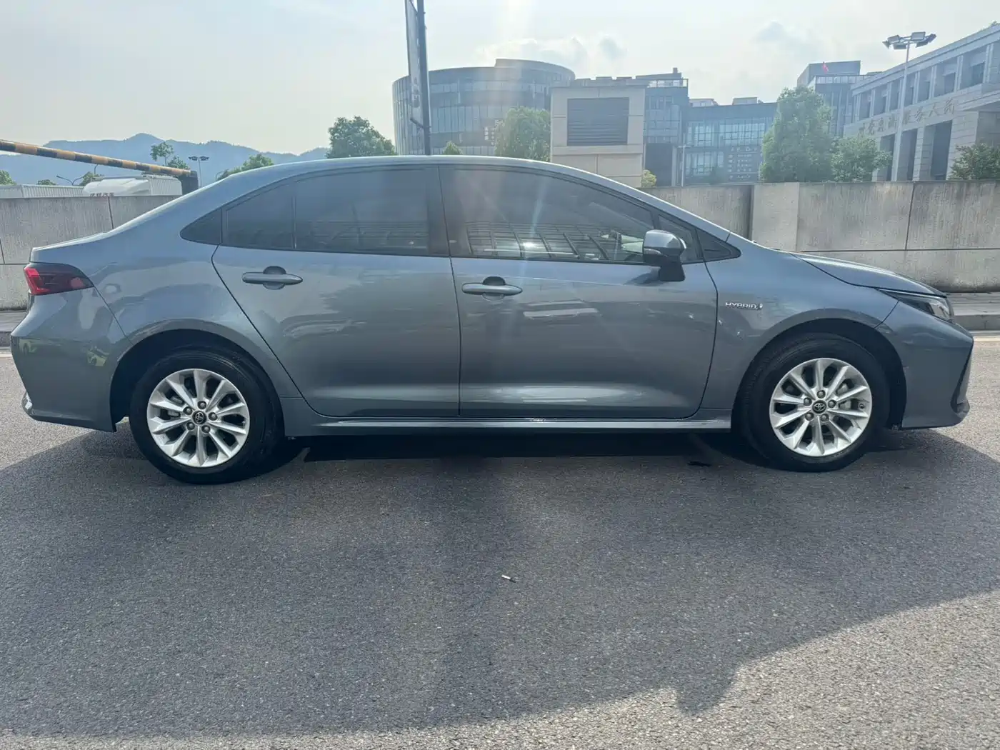 Toyota Corolla 2021 Hybrid 1.8L E-CVT Elite Edition фото 4