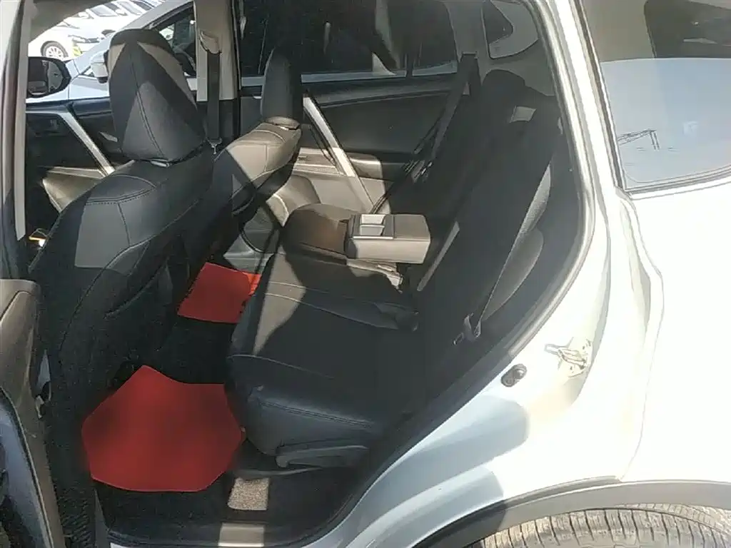 Toyota RAV4 Rongfang 2015 2.0L CVT 2WD Trend Edition фото 17