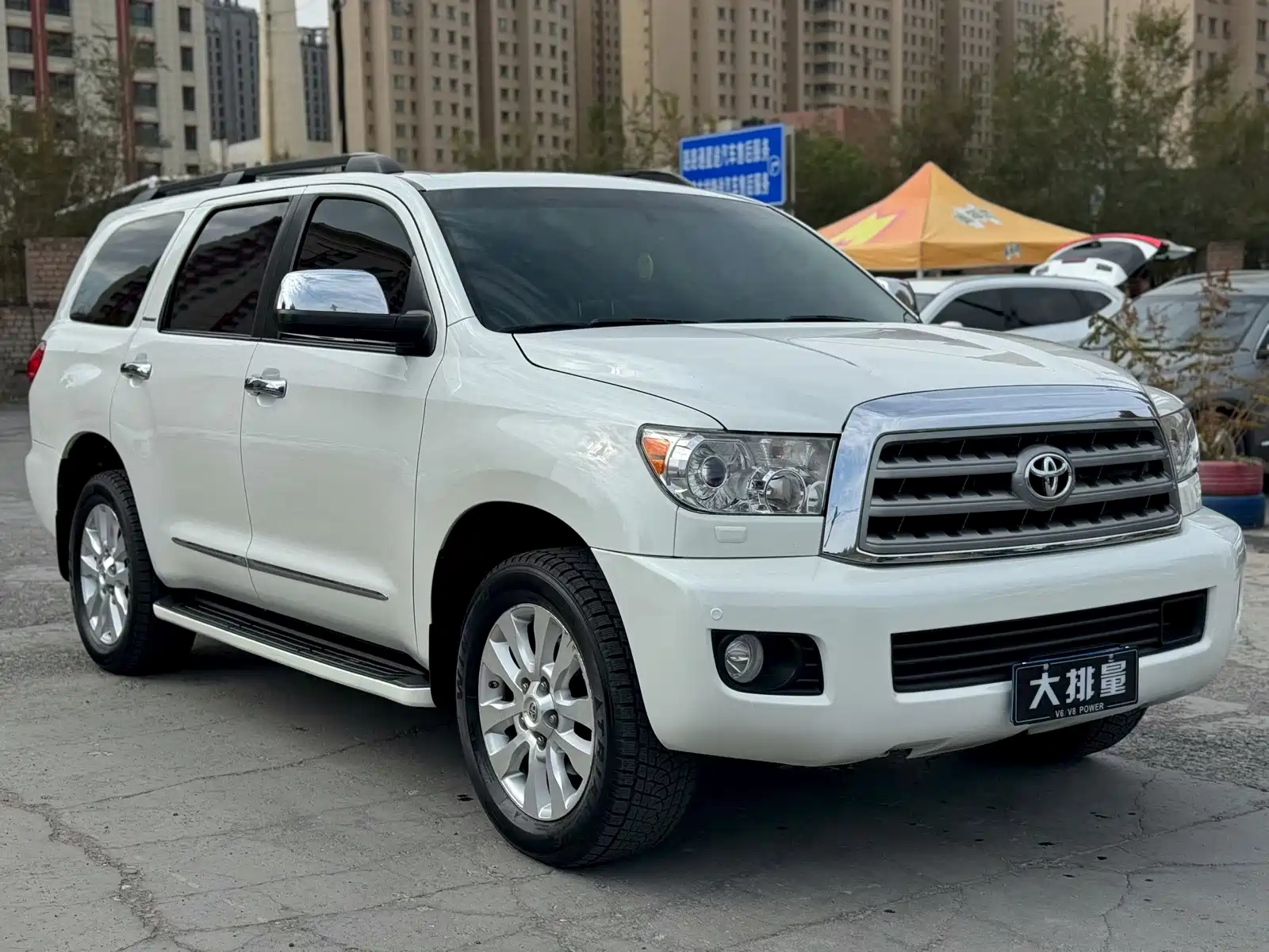 Photo 3 - Toyota Sequoia