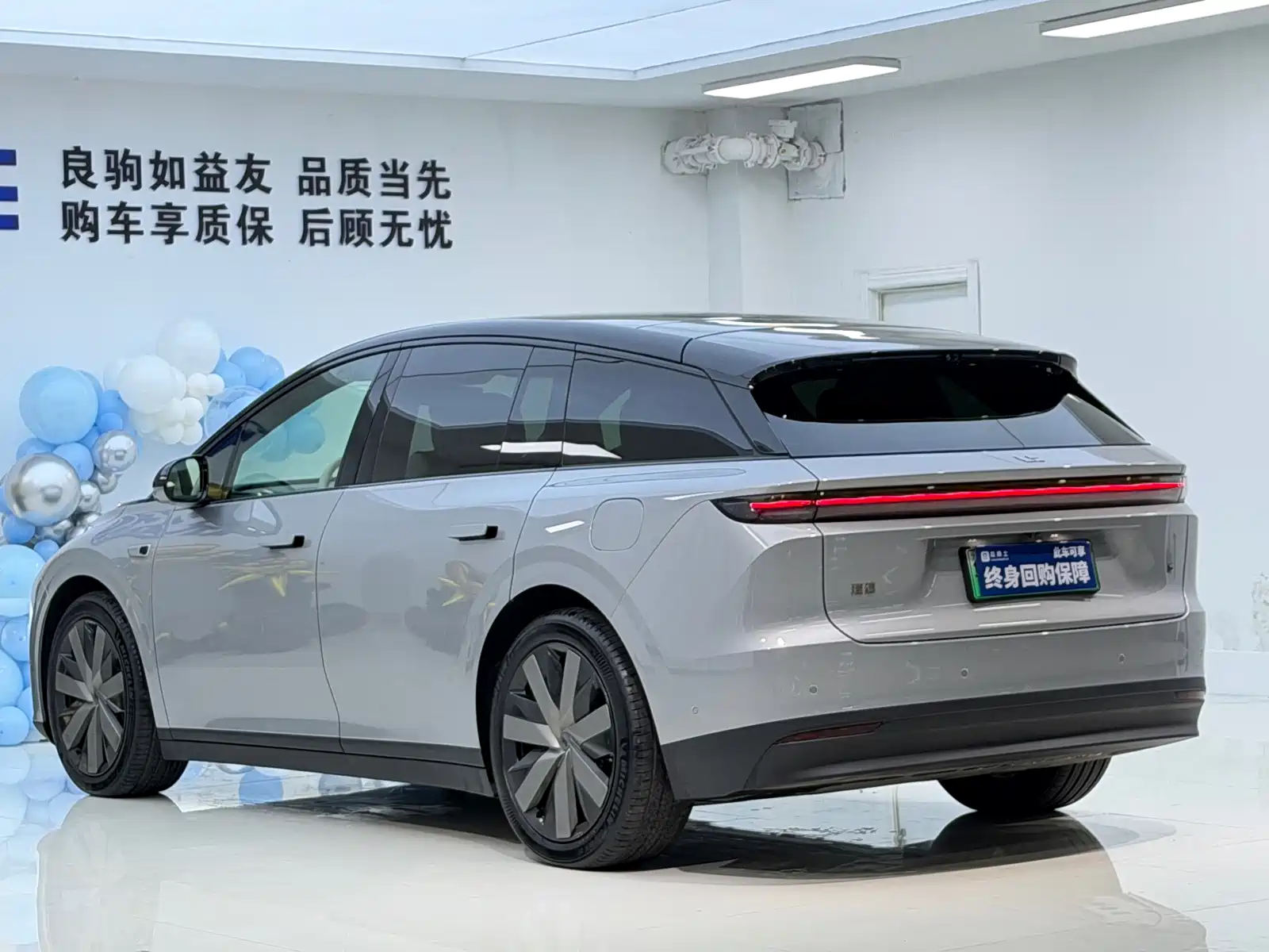 Photo 9 - Li Auto i6
