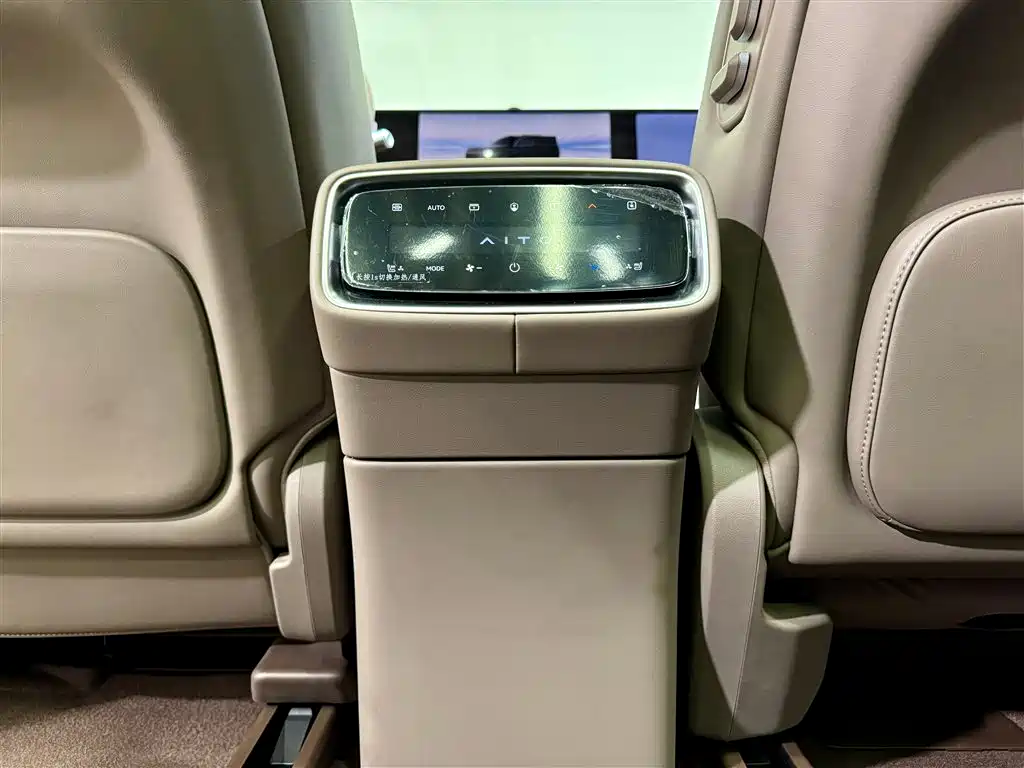 AITO Wenjie AITO M9 2024 Model Extended Range Ultra Edition 52kWh 5-Seater фото 25