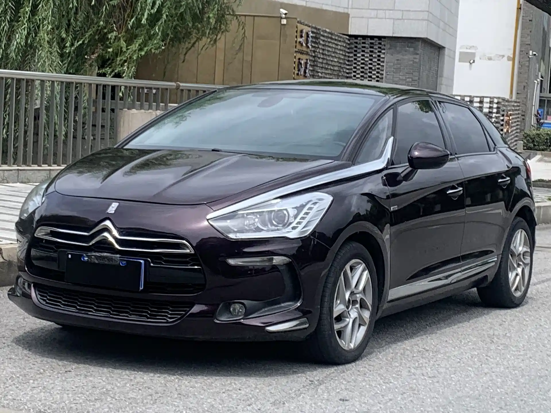 Фото 1 - DS 5