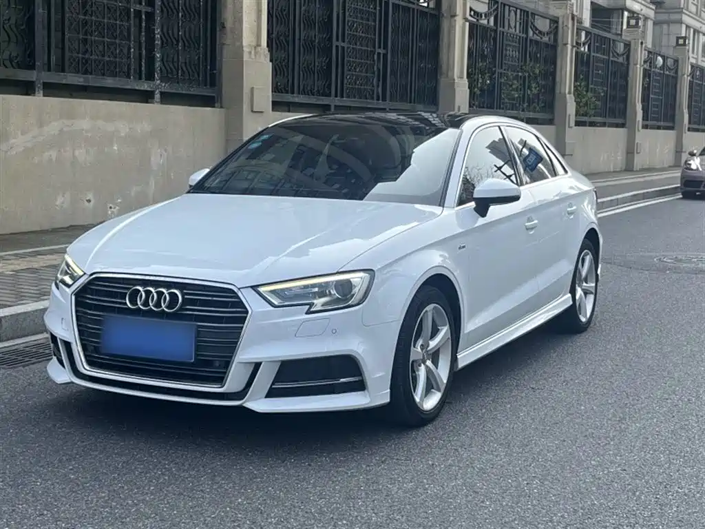 Audi A3 2018 30th Anniversary Limousine 35 TFSI Fashion