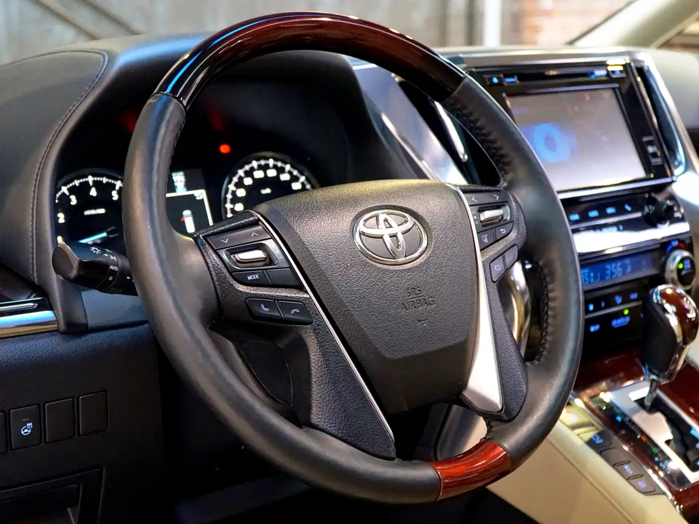 Toyota Alphard 2015 3.5L Luxury Edition фото 20