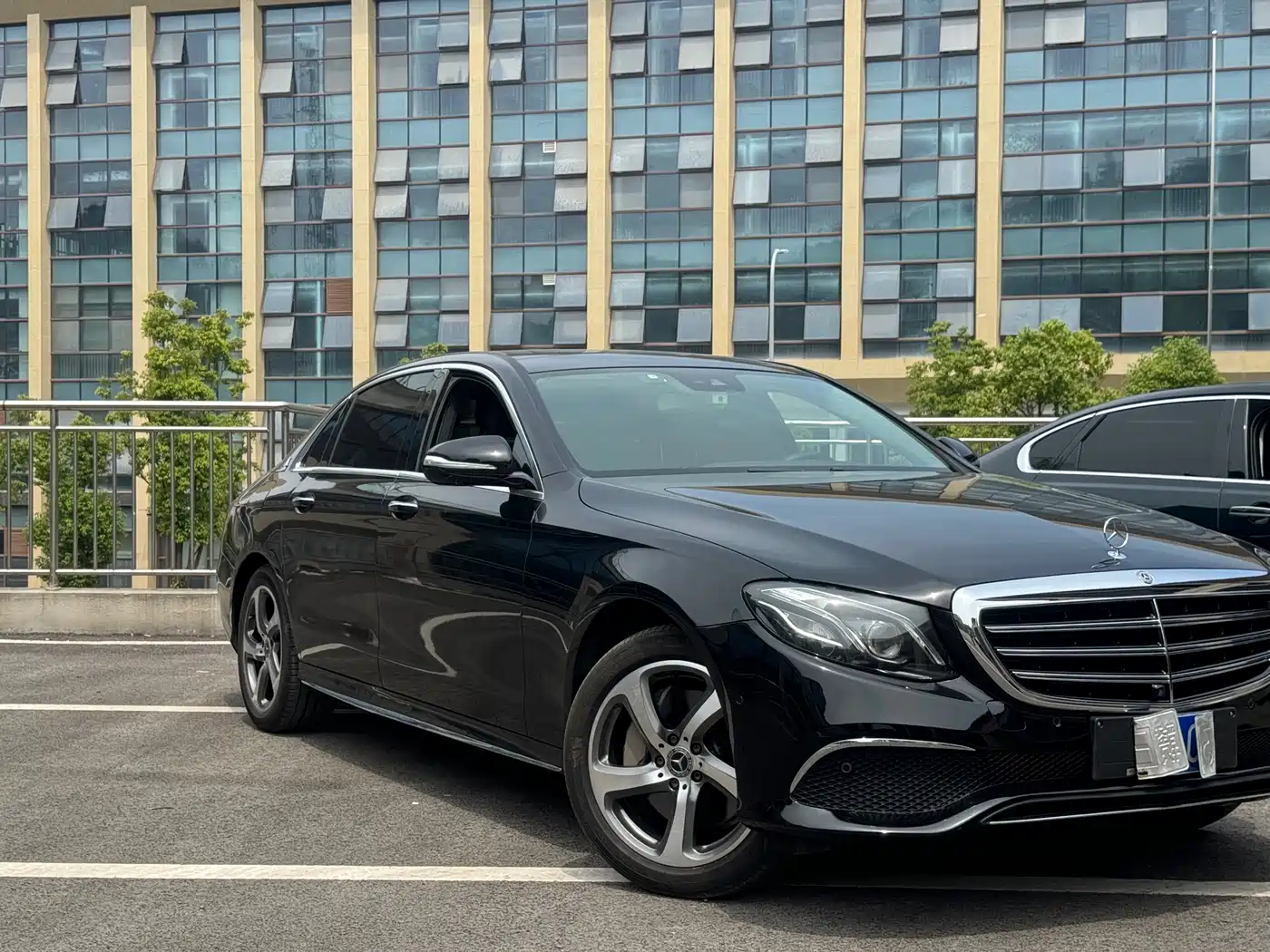 Mercedes-Benz E-Class 2019 E 300 L Luxury фото 3