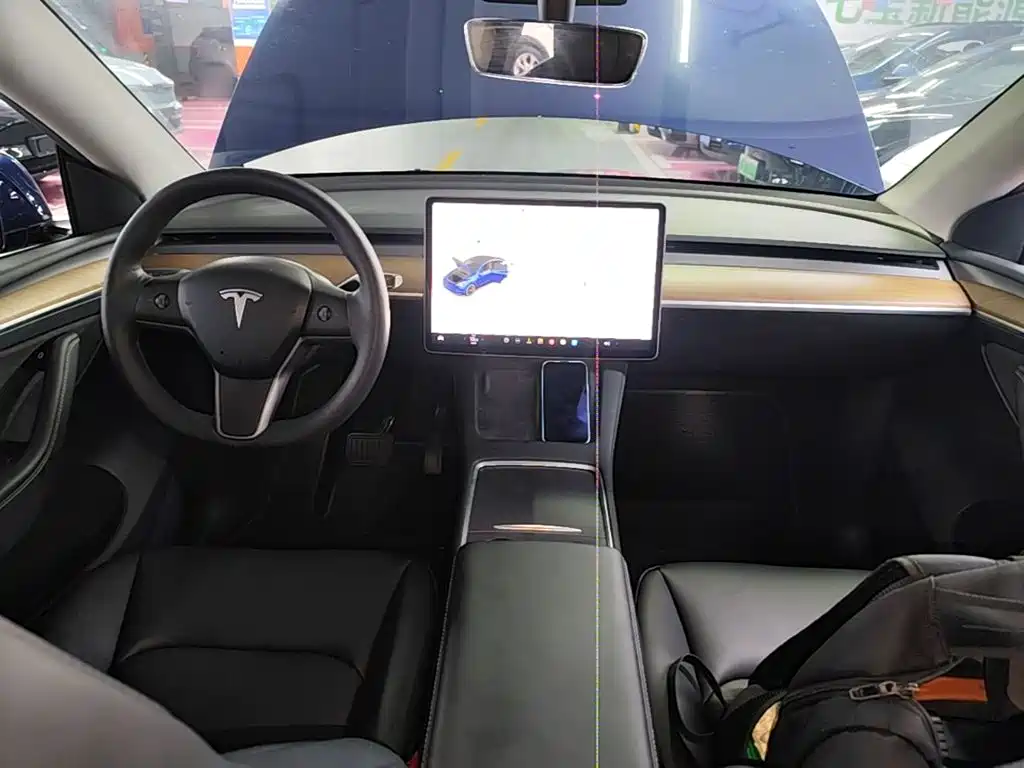 Фото 10 - Tesla Model Y