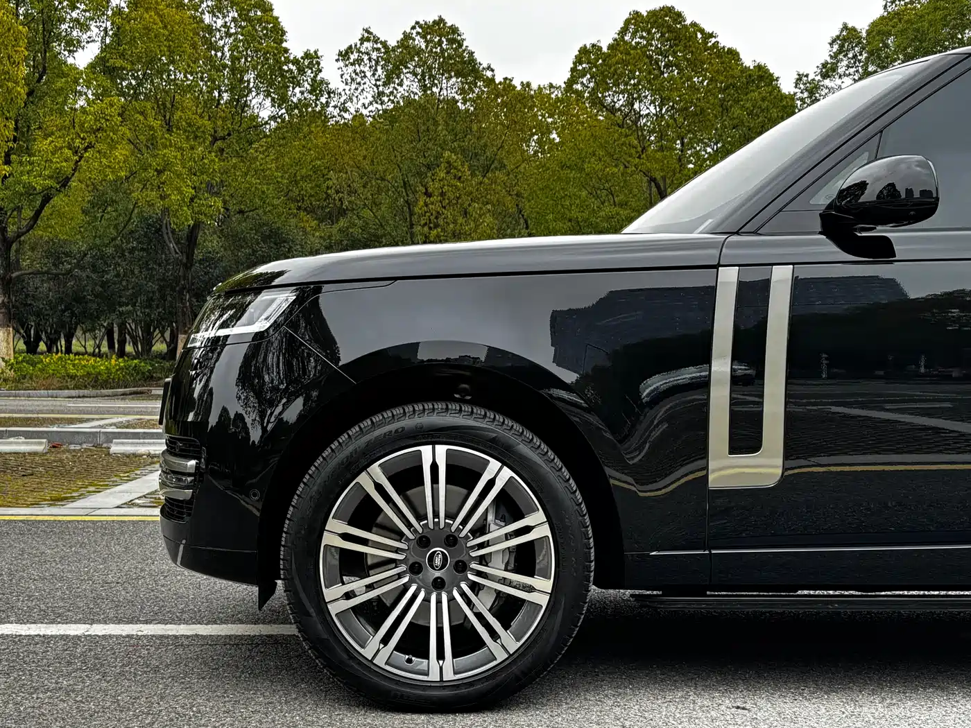 Land Rover Range Rover 2024 3.0 L6 400PS Golden Age Extended 7-Seater фото 18