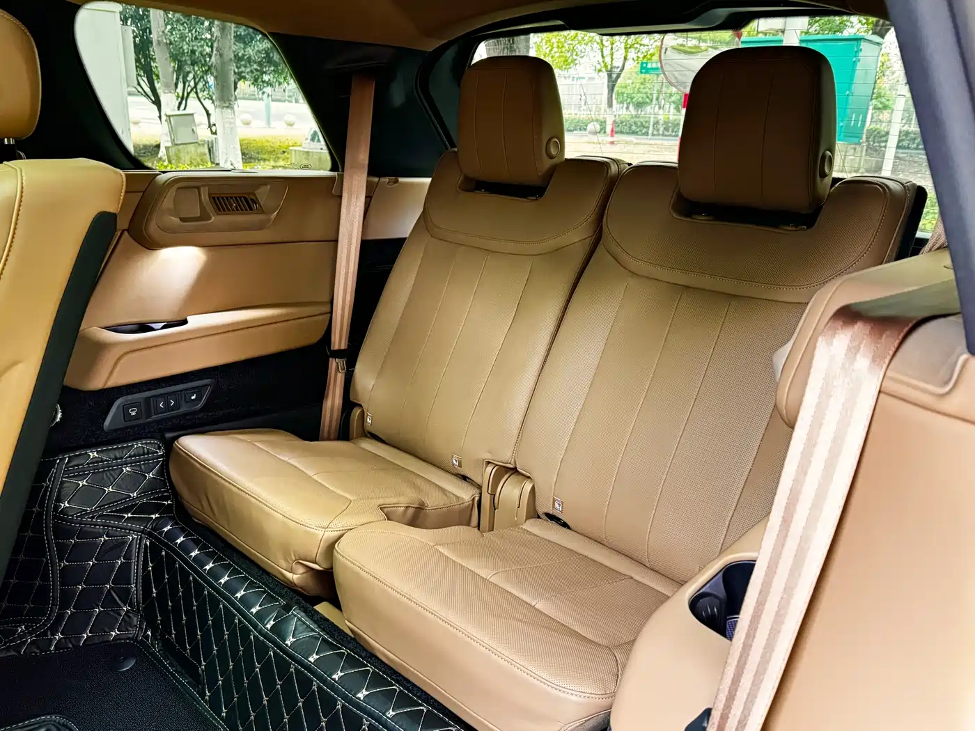 Land Rover Range Rover 2024 3.0 L6 400PS Golden Age Extended 7-Seater фото 7