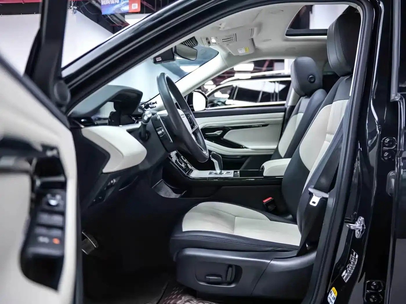 Land Rover Range Rover Evoque 2021 Range Rover Evoque L 249PS R-Dynamic S Performance Edition фото 9