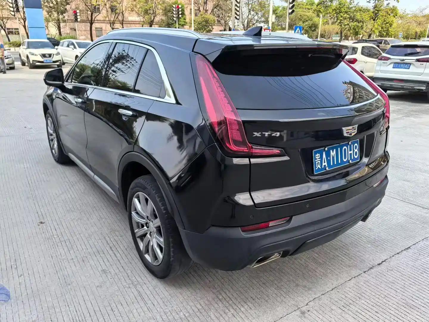 Photo 4 - Cadillac XT4
