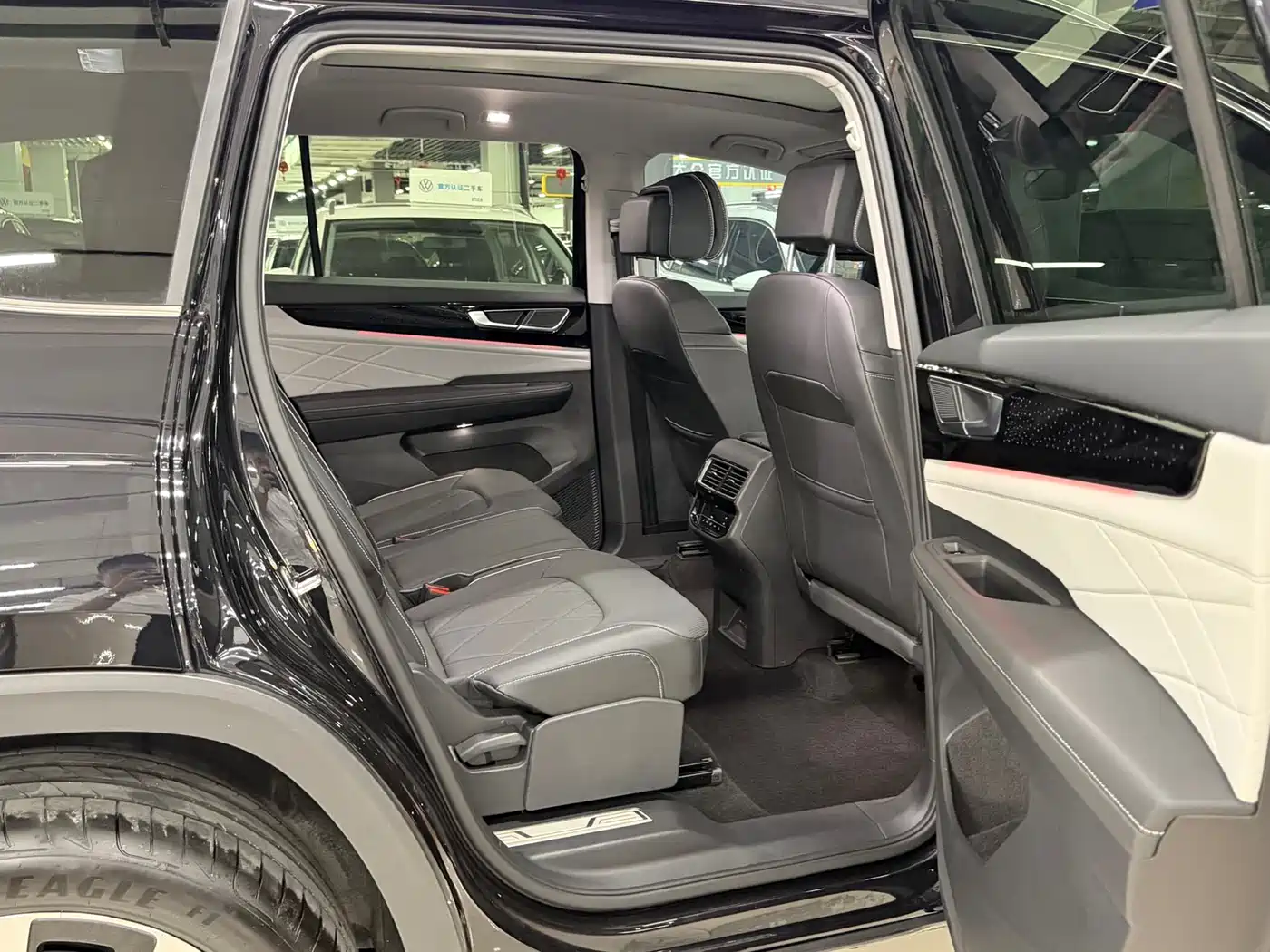 Volkswagen Teramont 2025 380TSI 4WD Outstanding Edition фото 13