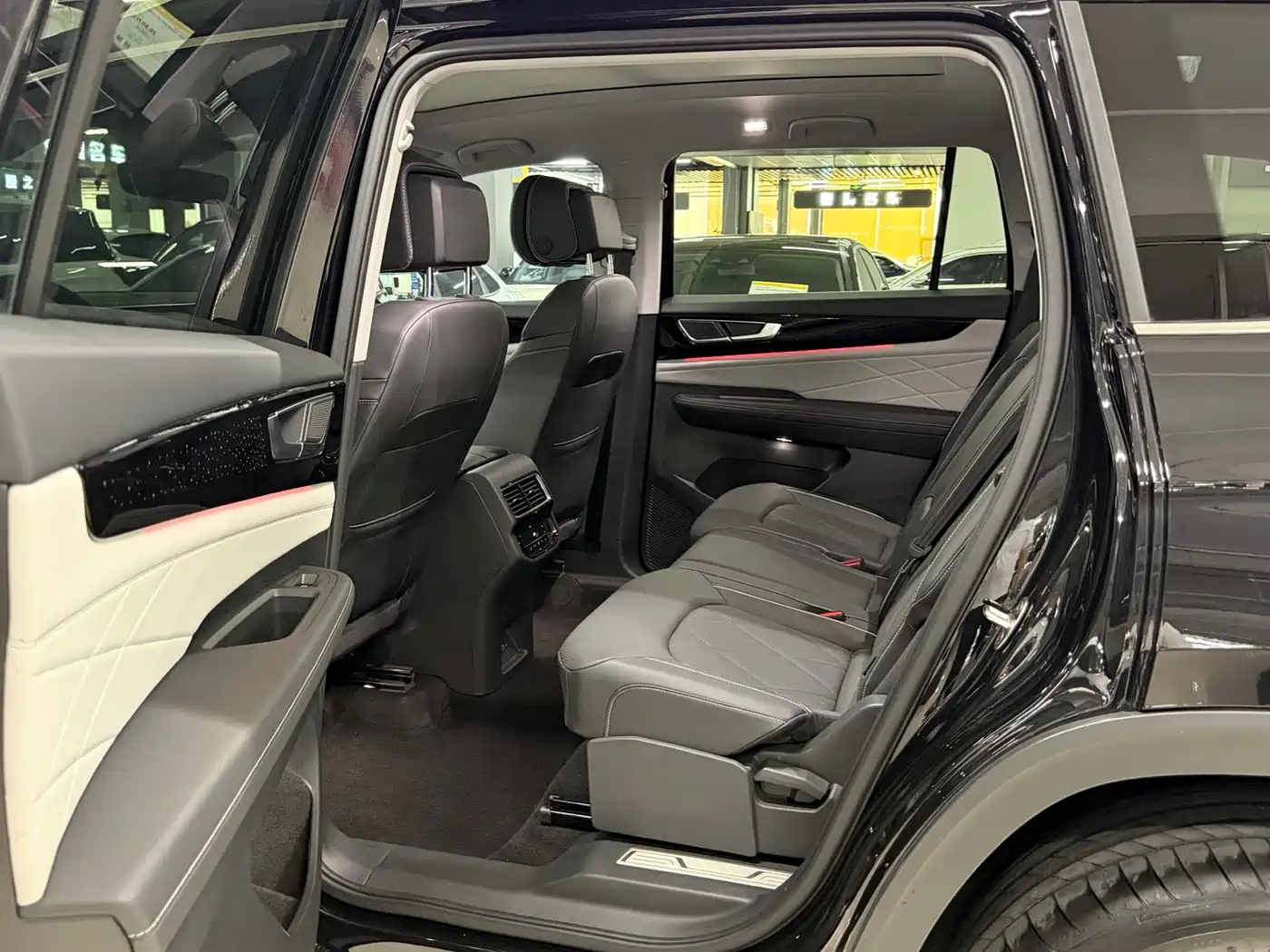 Volkswagen Teramont 2025 380TSI 4WD Outstanding Edition фото 12