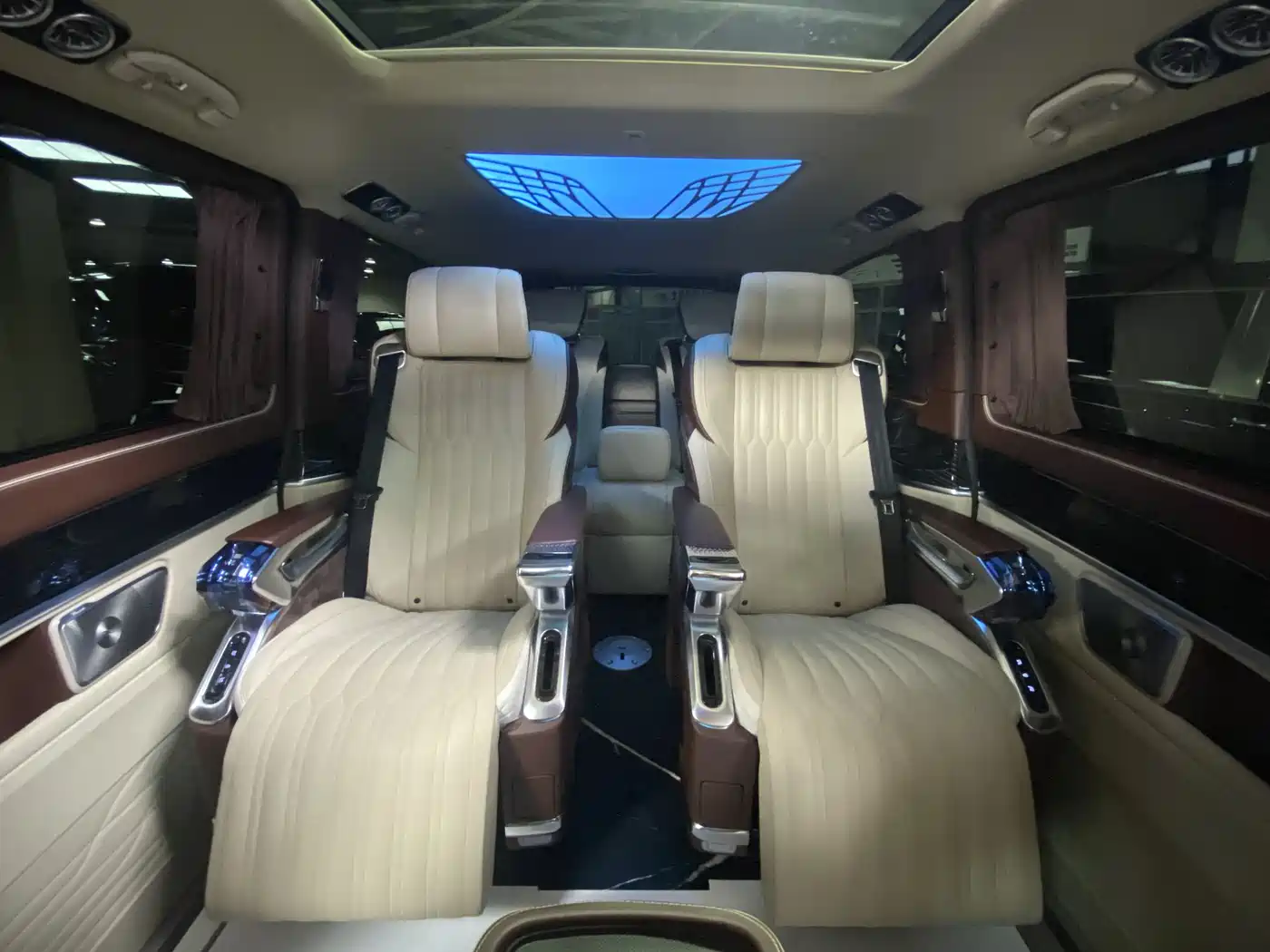 Mercedes-Benz V-Class 2022 V 260 L Long Wheelbase Luxury Edition фото 13