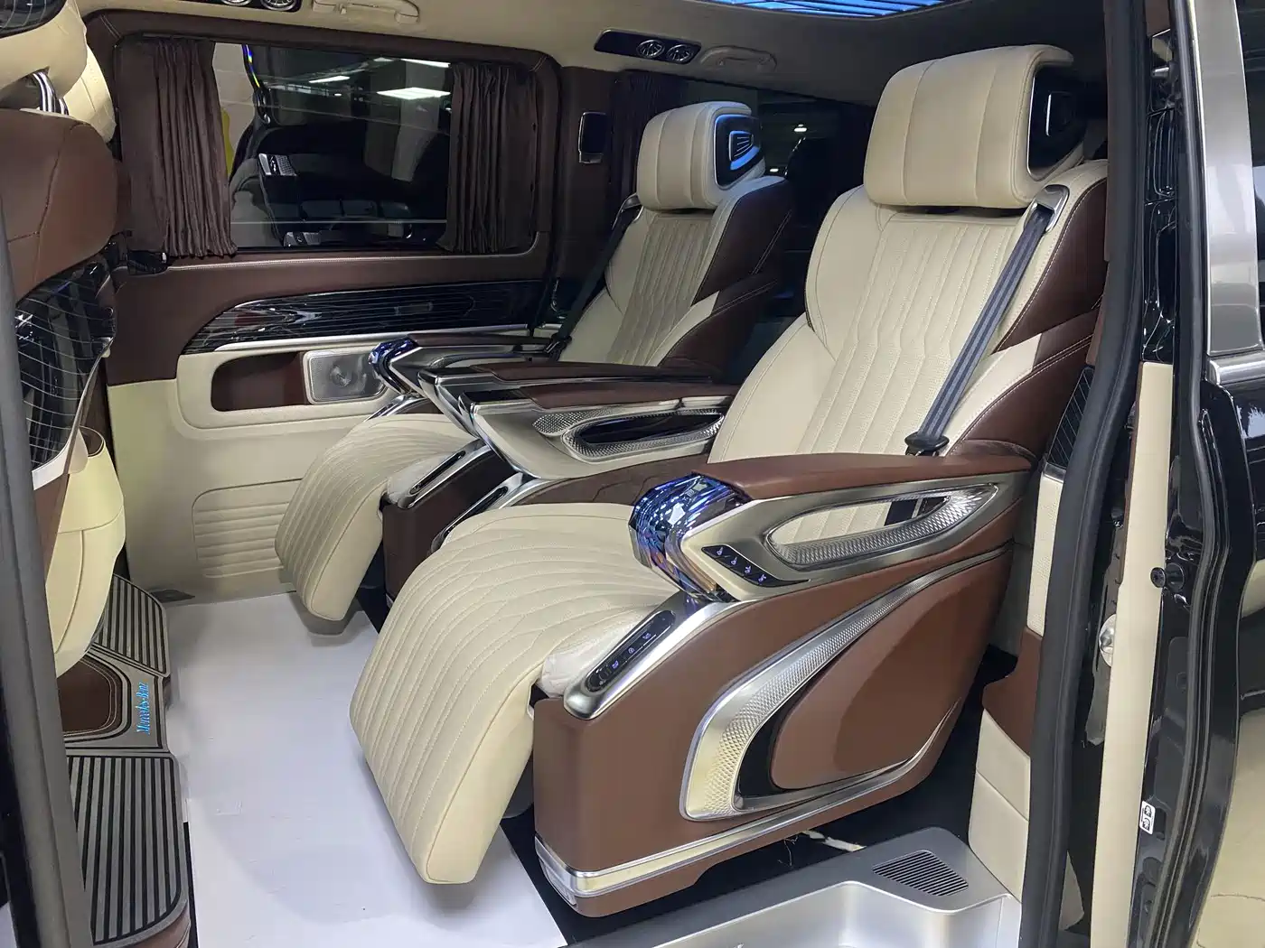 Mercedes-Benz V-Class 2022 V 260 L Long Wheelbase Luxury Edition фото 11