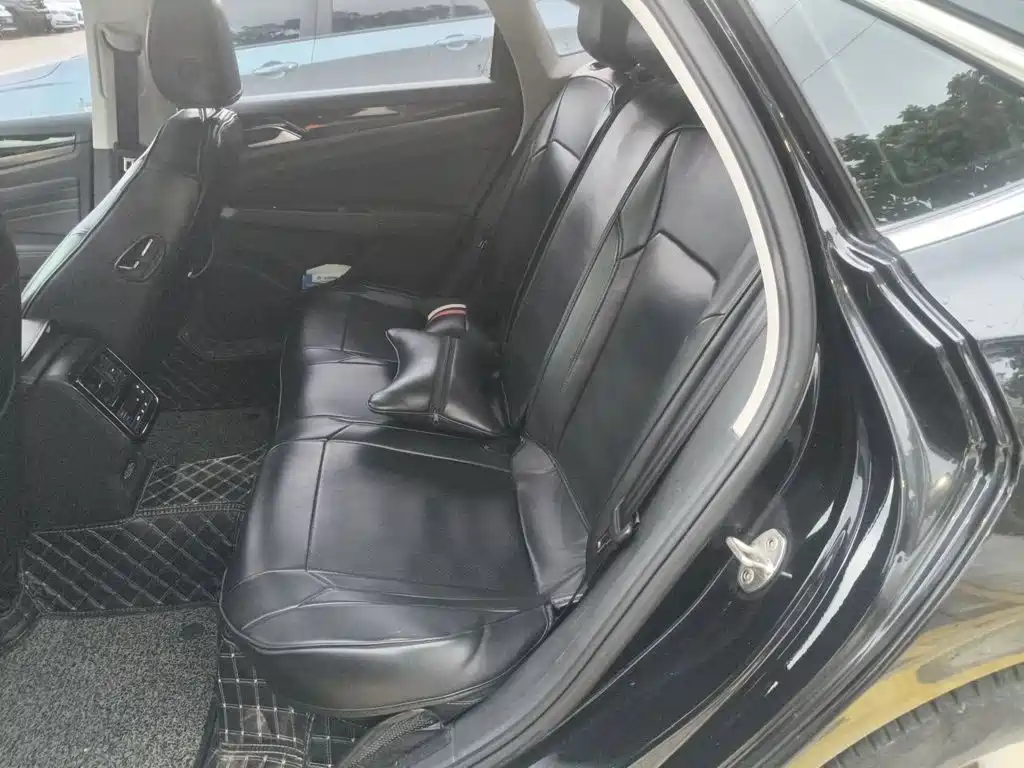 Photo 15 - Volkswagen Passat