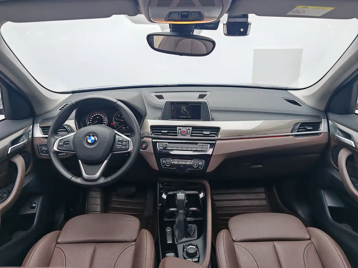BMW X1 2019 sDrive18Li Premium Model фото 15