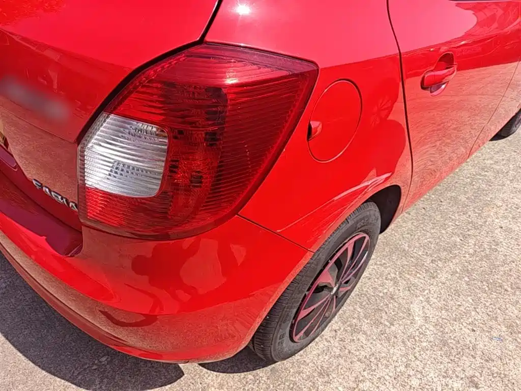 Škoda Fabia 2014 1.4L Automatic Crystal Edition фото 8