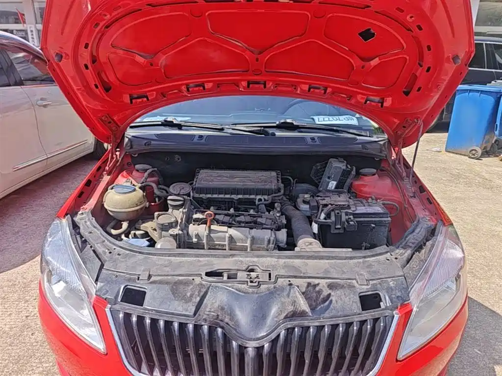 Škoda Fabia 2014 1.4L Automatic Crystal Edition фото 20