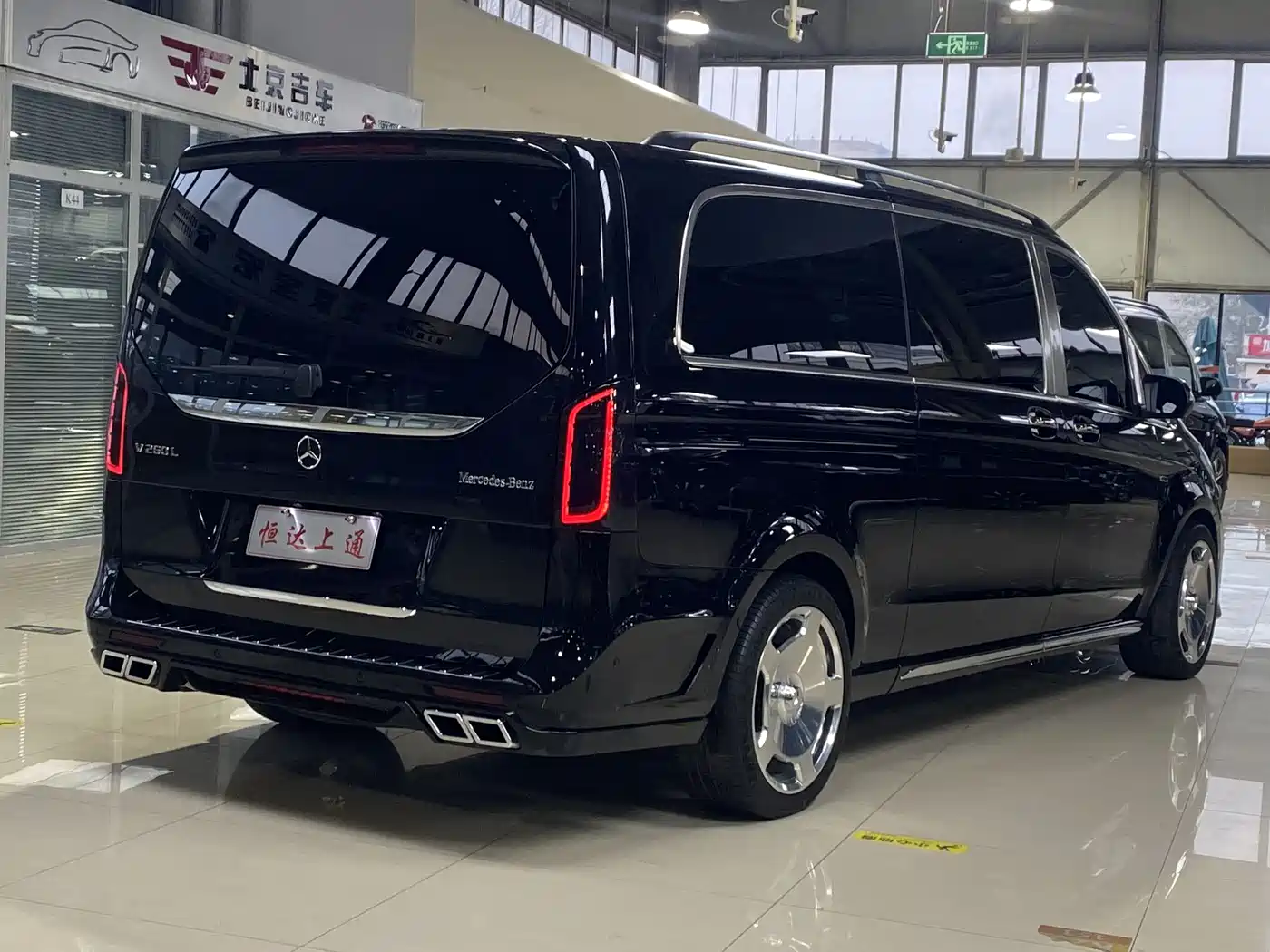 Mercedes-Benz V-Class 2022 V 260 L Long Wheelbase Luxury Edition фото 19