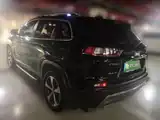 Photo 4 - Jeep Cherokee