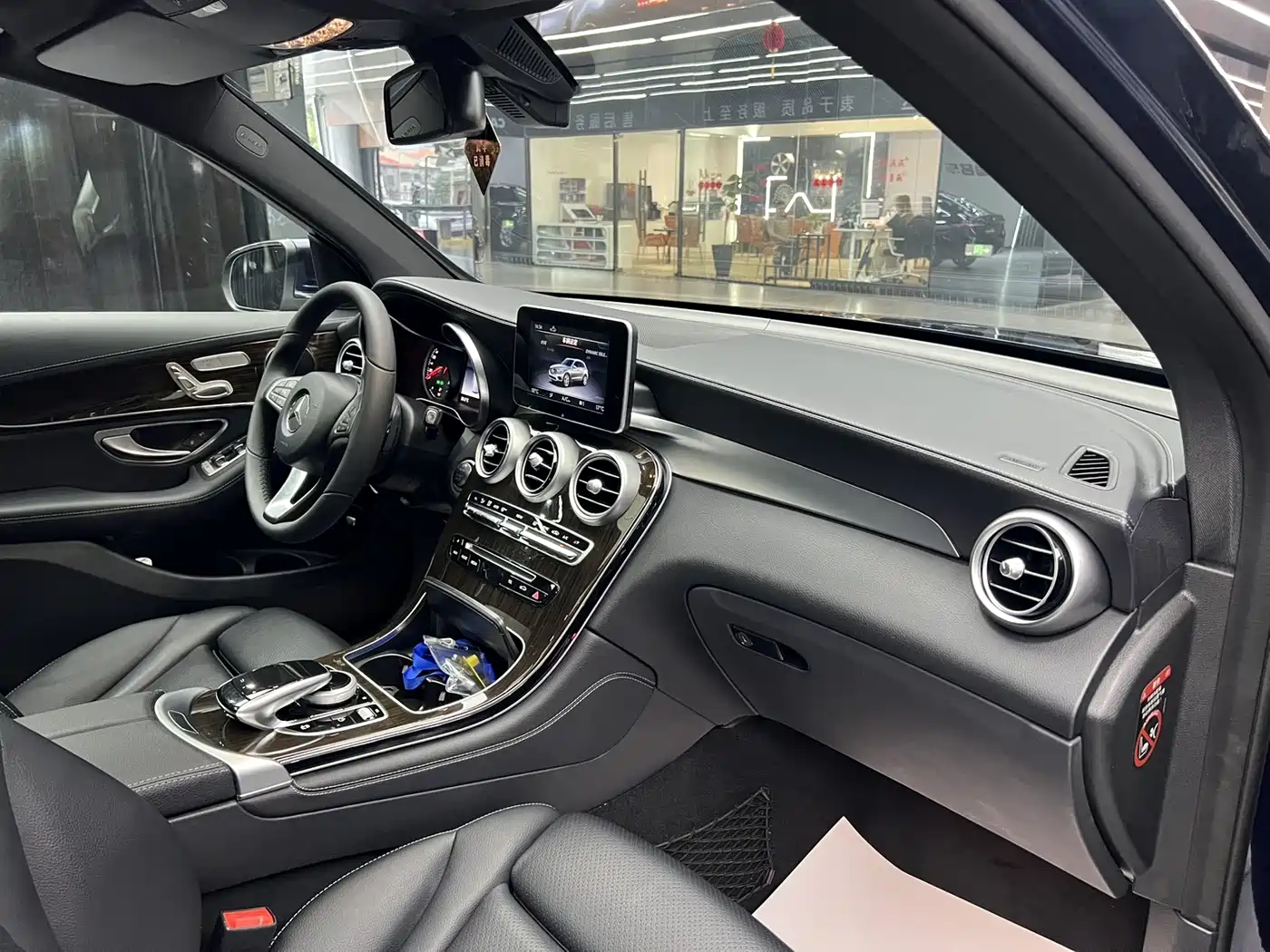 Mercedes-Benz GLC 2018 Facelift GLC 260 4MATIC Dynamic фото 12