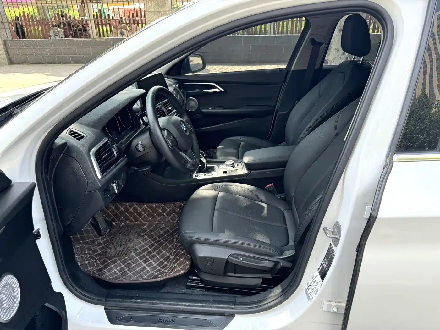 BMW 1 Series 2022 120i M Sport фото 5