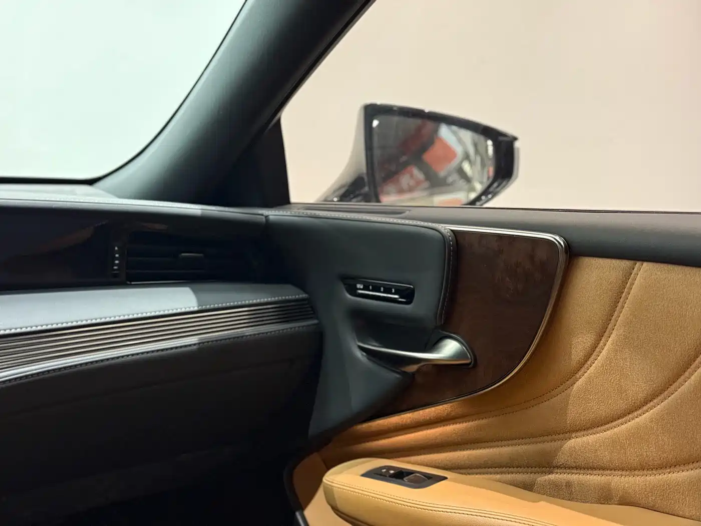 Lexus LS 2021 500h Excellence Edition фото 9