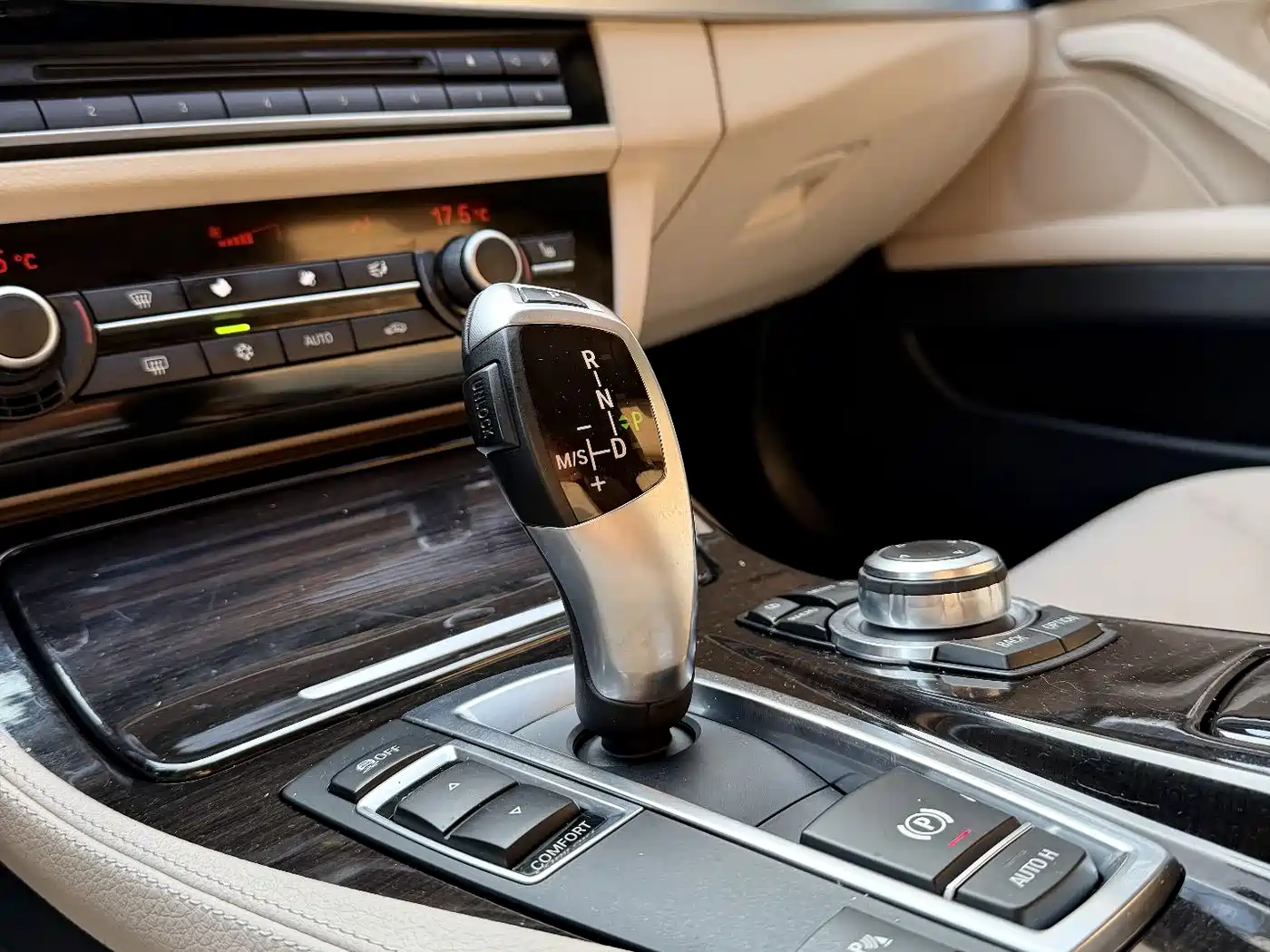 BMW 5 Series 2013 530Li Leadership фото 17