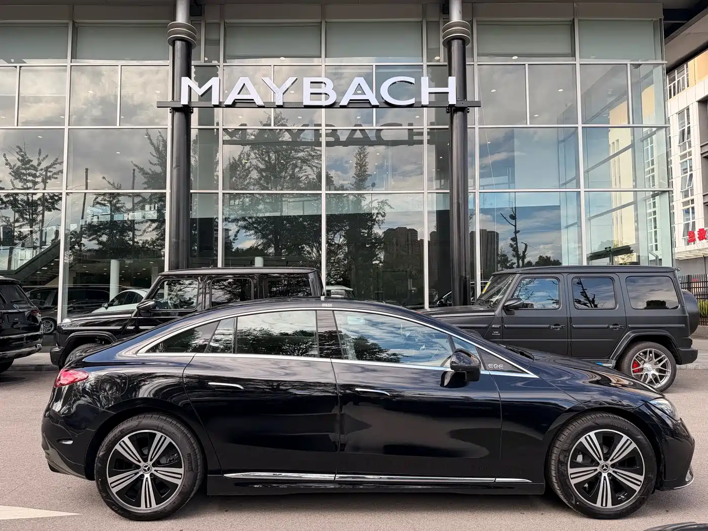 Mercedes-Benz EQE 2025 Model 500 4MATIC Luxury Edition фото 7