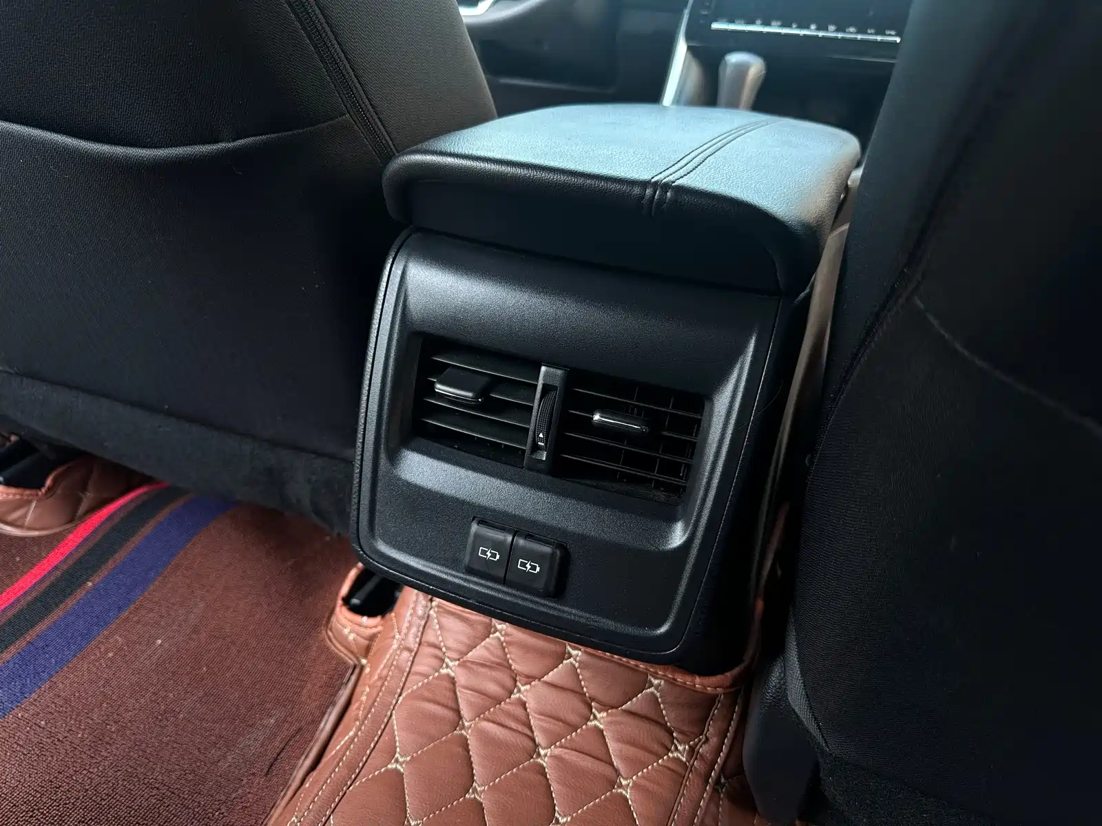 Photo 29 - Toyota Avalon