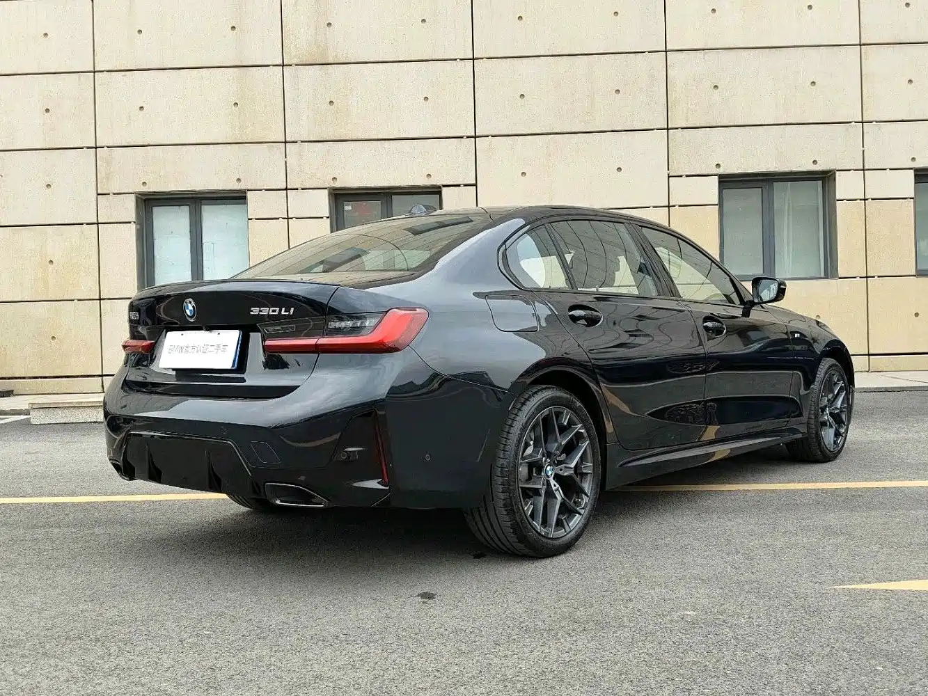 BMW 3 Series 2025 330Li M Sport Night Edition фото 10