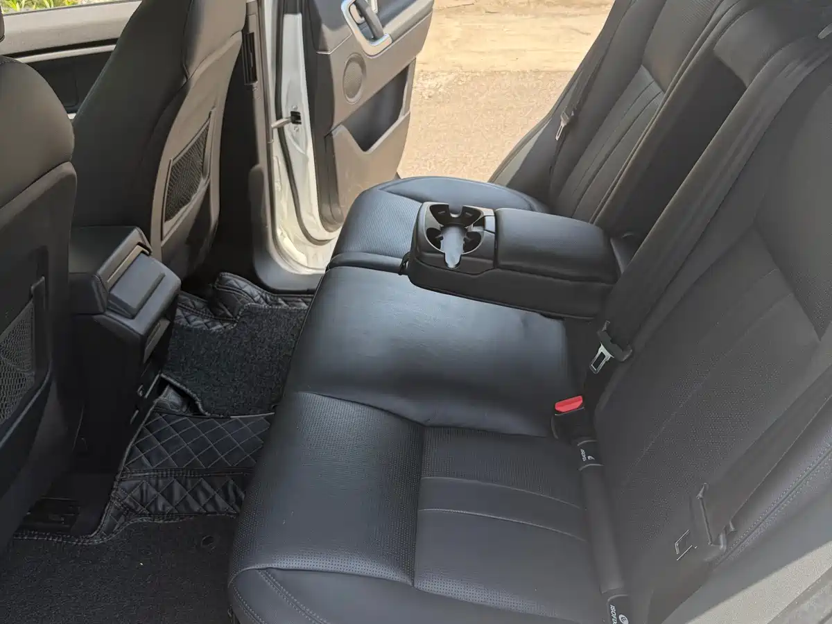 Land Rover Discovery Sport 2018 240PS SE Edition фото 13