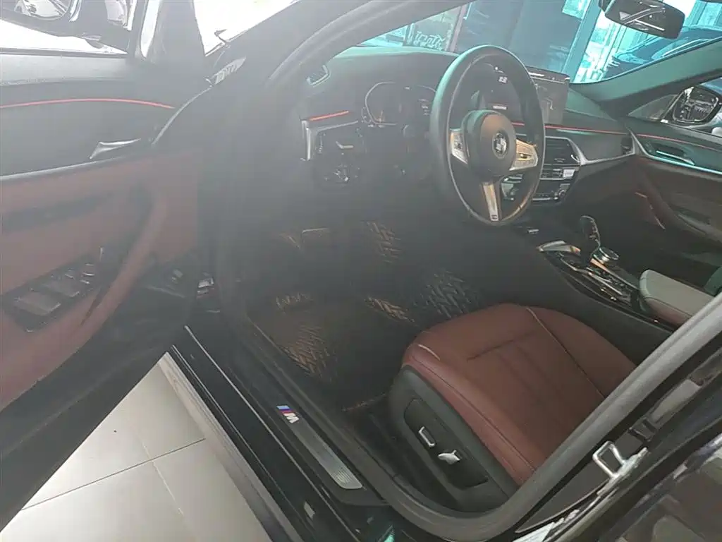 BMW 5 Series 2023 530Li Leading M Sport Package фото 16