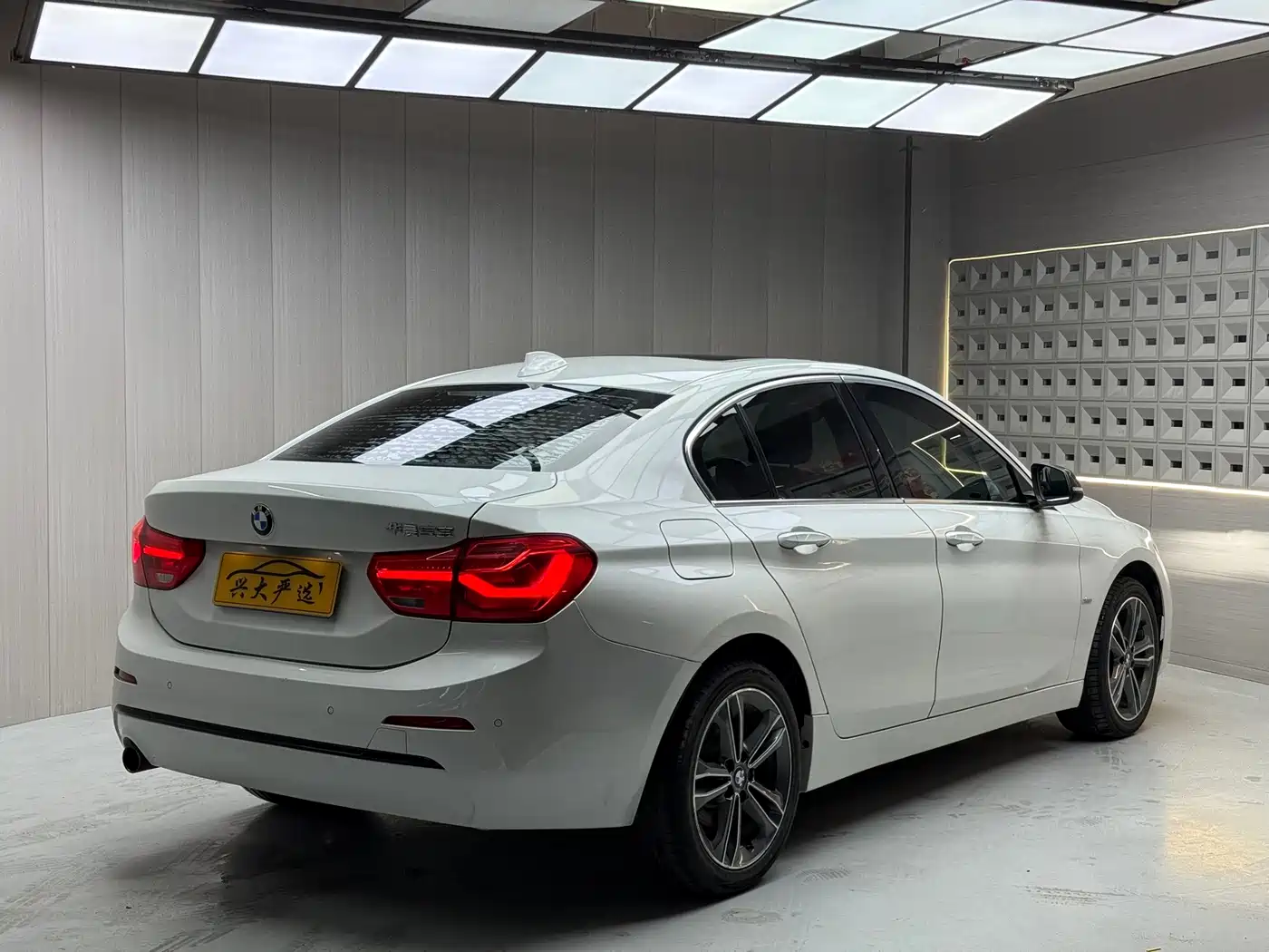BMW 1 Series 2017 118i Sport фото 20