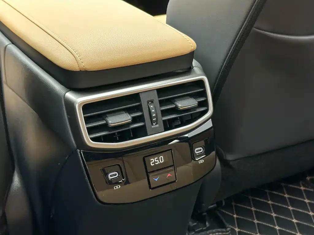 Фото 17 - Lexus RX