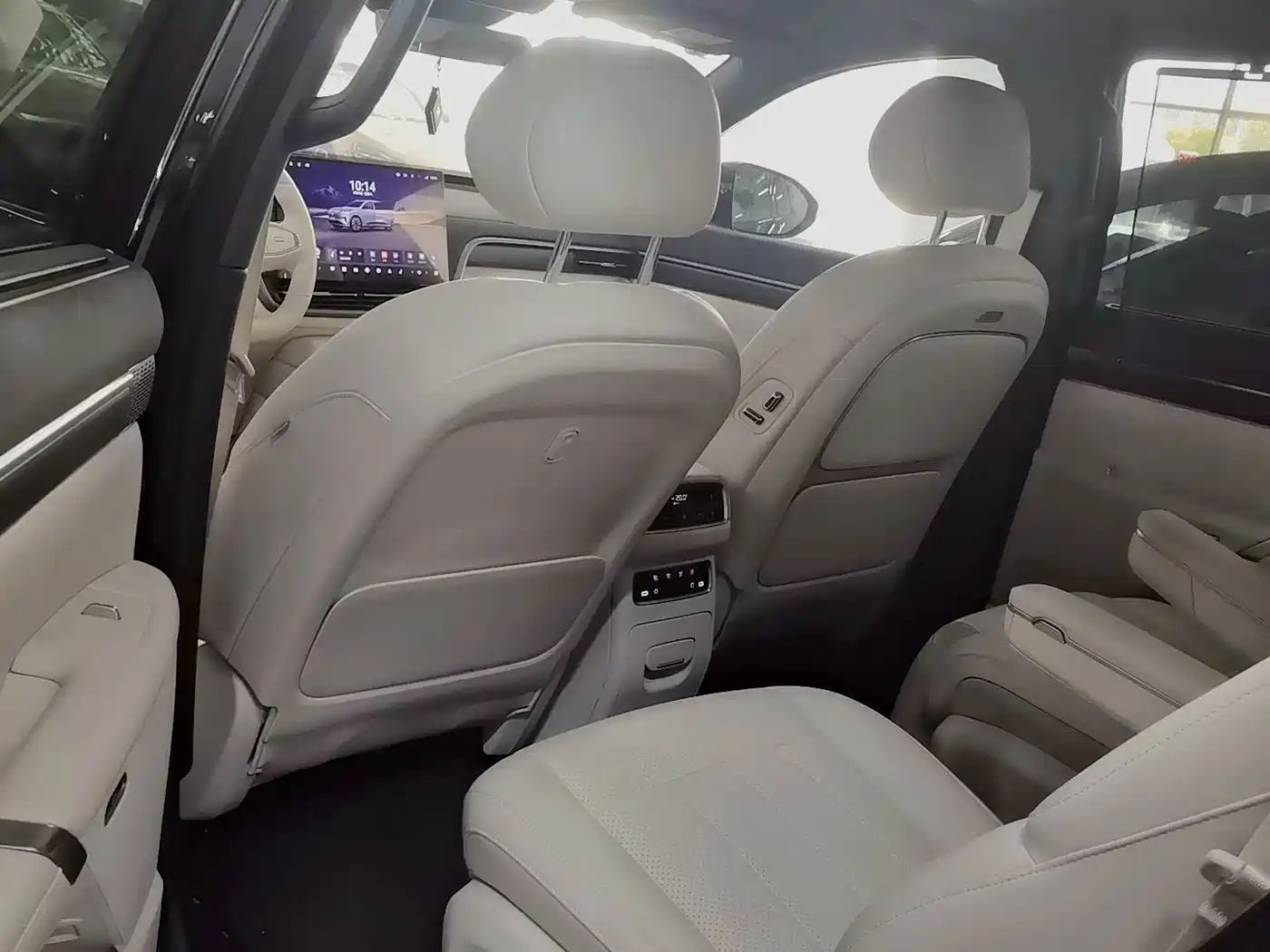 Dongfeng Yipai eπ008 2025 2026 6-seater Extended Range Family Edition