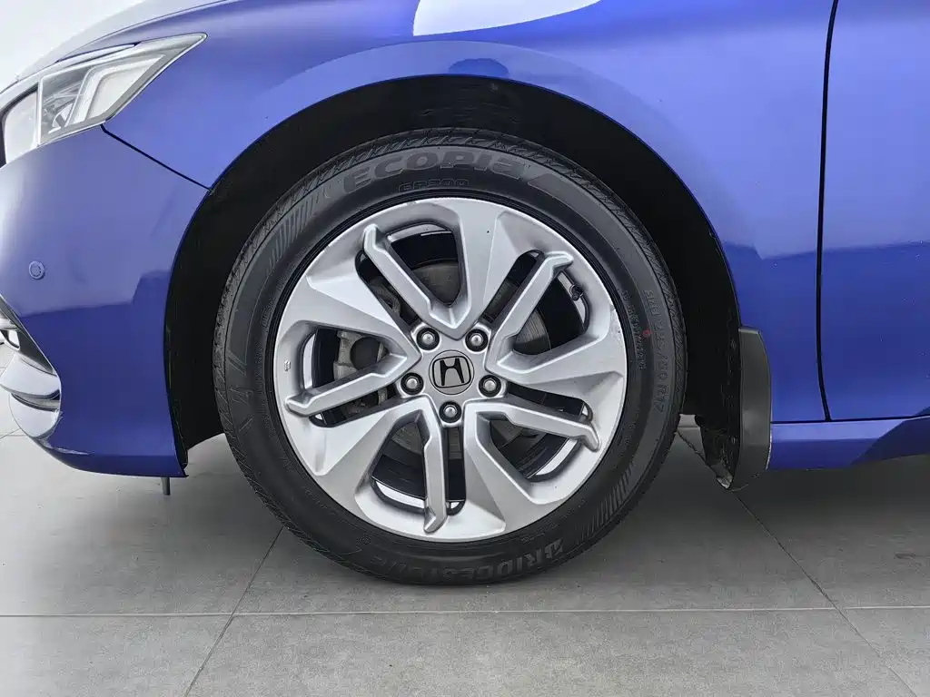 Фото 17 - Honda Accord